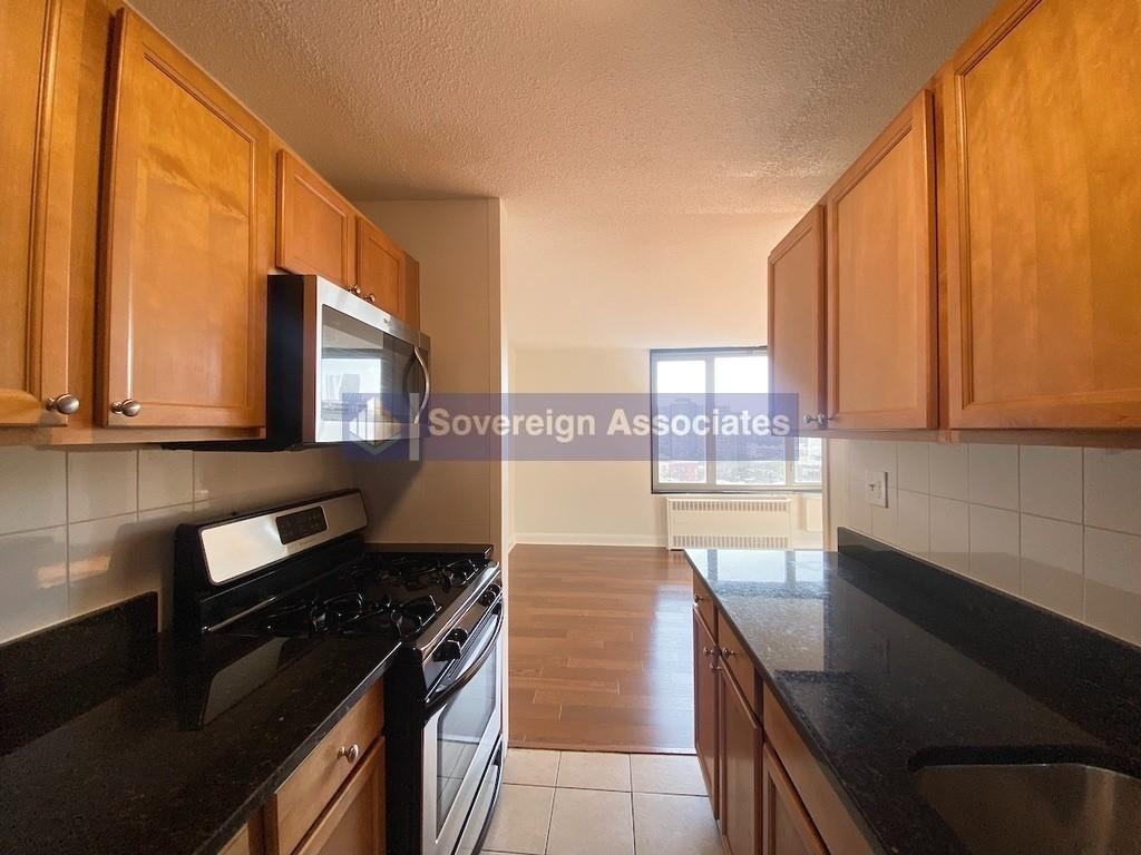 3333 Broadway - Photo 2