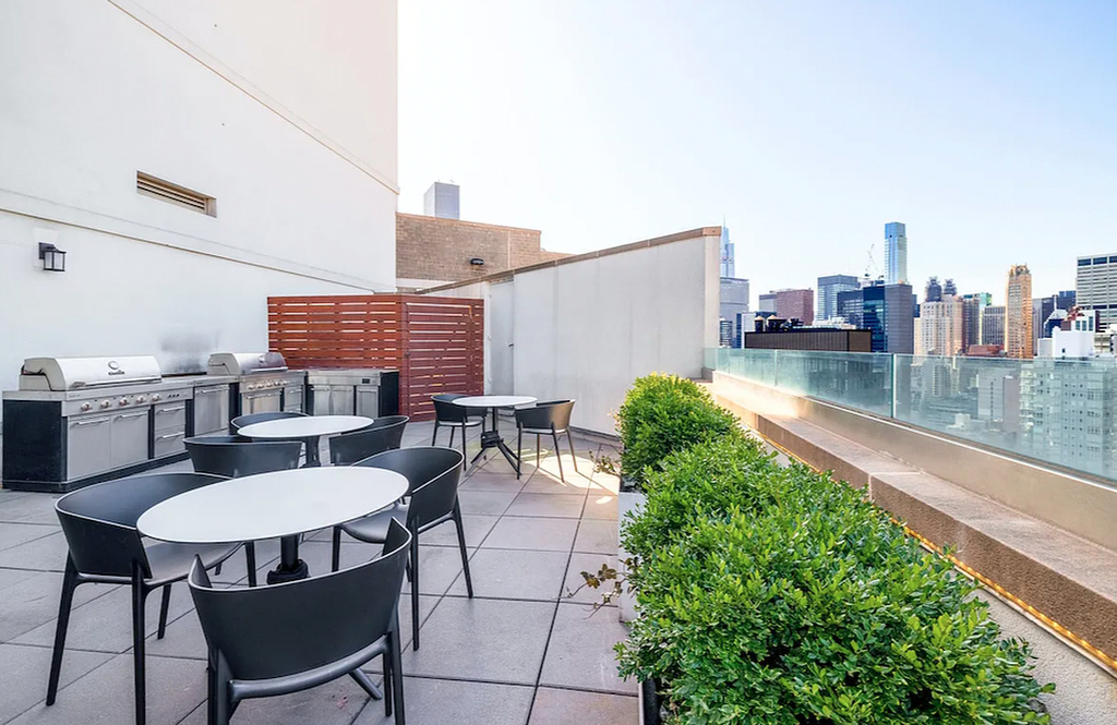 East 54th Street - Photo 8