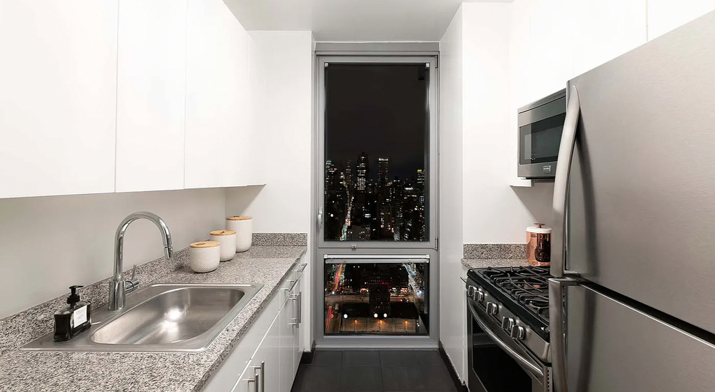 west 37th - Photo 4