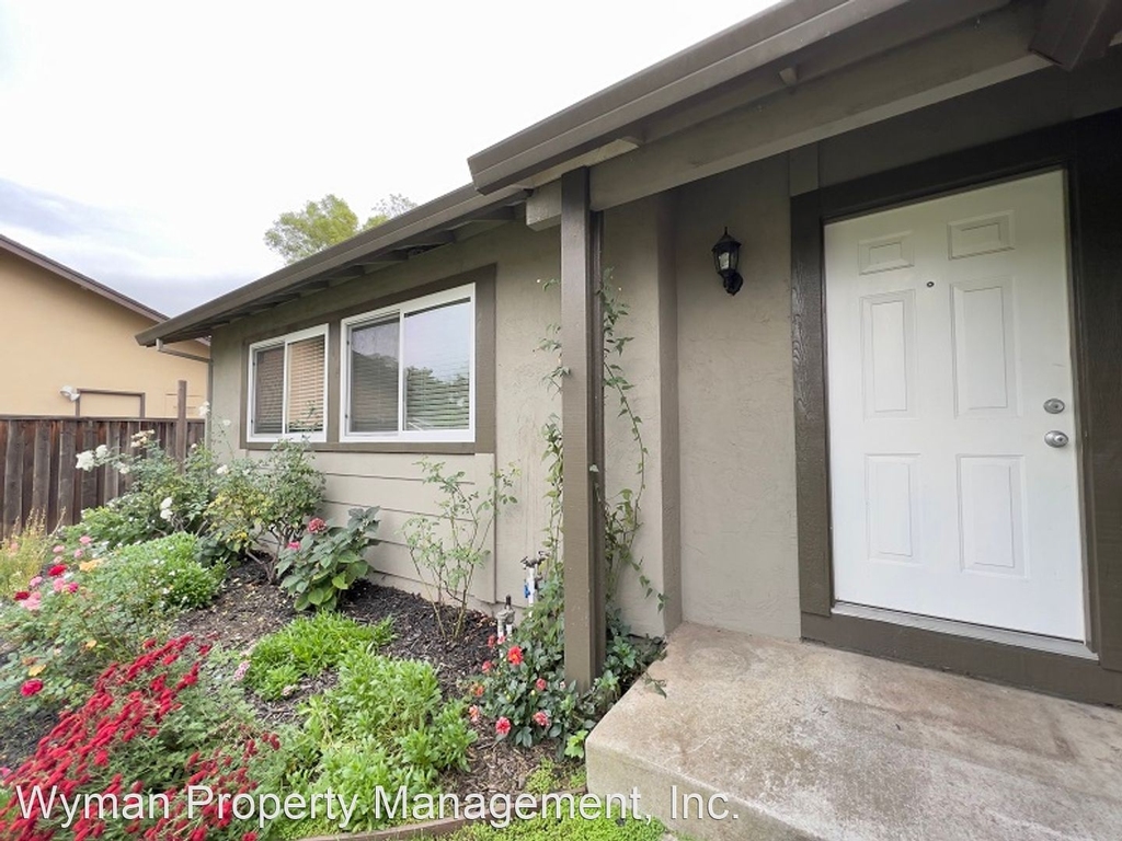 1069 Kansas Street - Photo 2