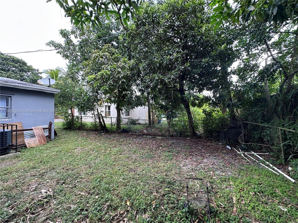 3050 Nw 17th St - Photo 16
