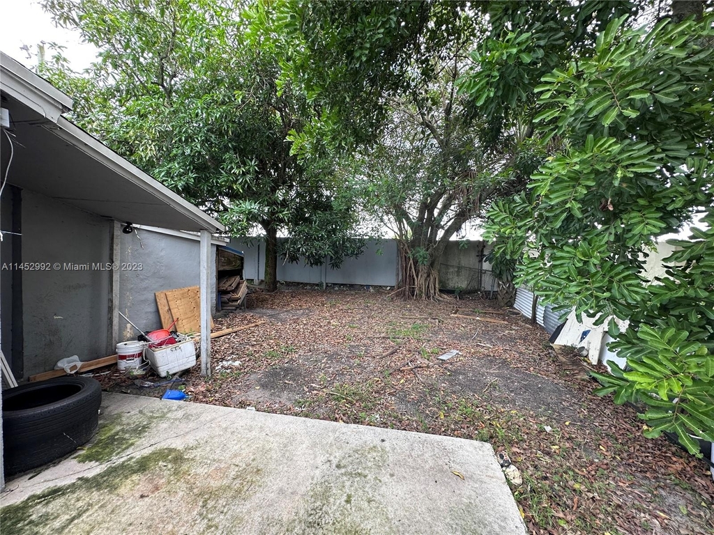 3050 Nw 17th St - Photo 18