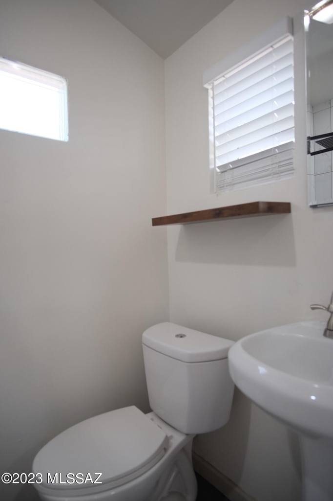 327 N Martin Avenue - Photo 5