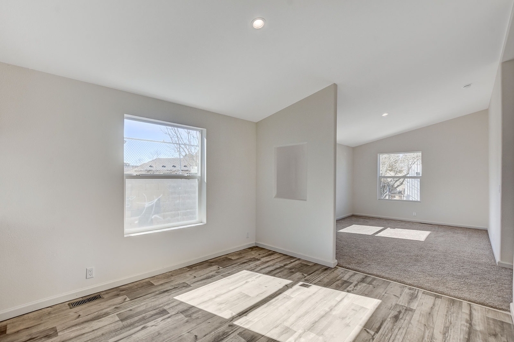 543 N Lamb - Photo 5