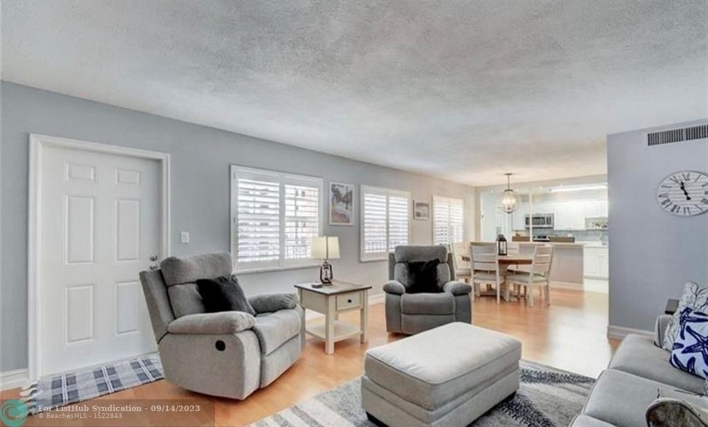 2424 Ne 9th St - Photo 0
