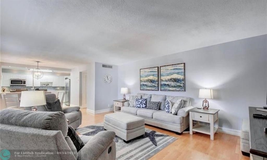 2424 Ne 9th St - Photo 2