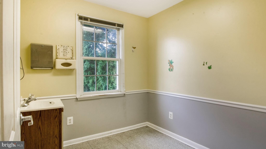 8933 Colesville Road - Photo 61