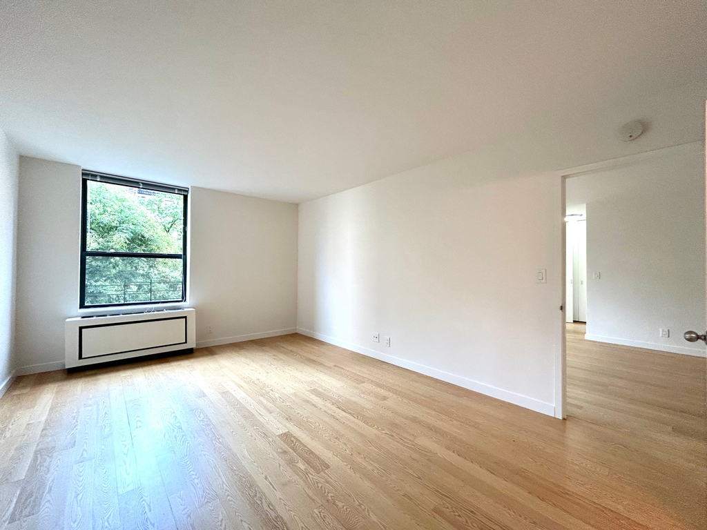 87th & Broadway - Photo 5