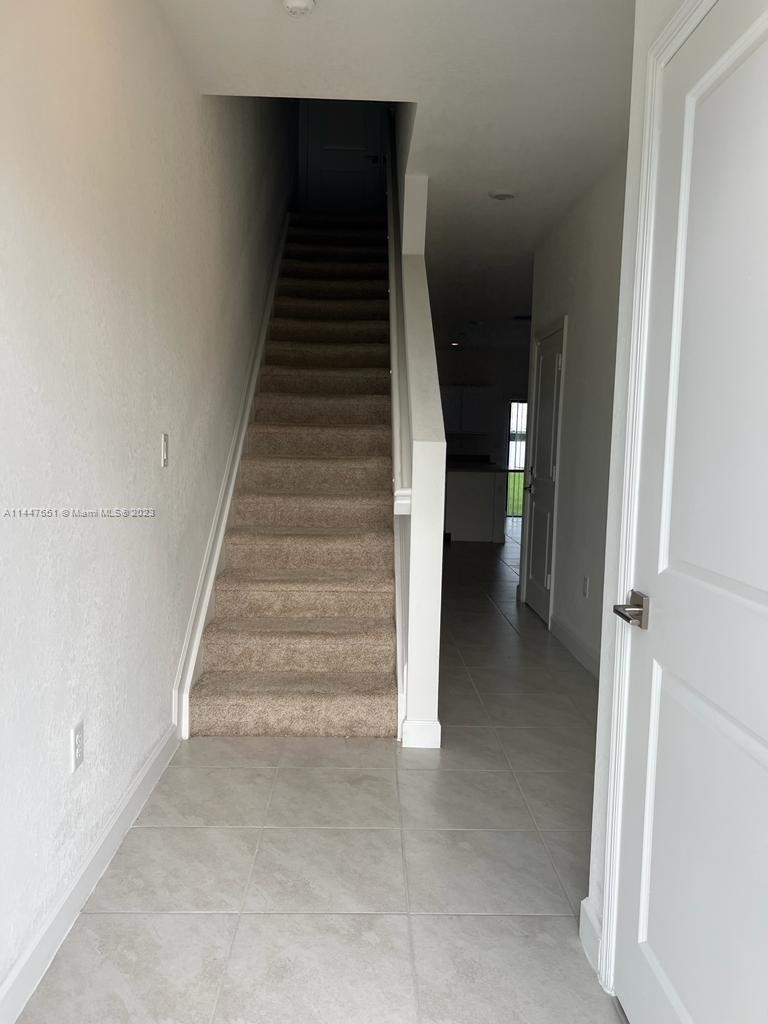 1147 Sw 8th Ave - Photo 8