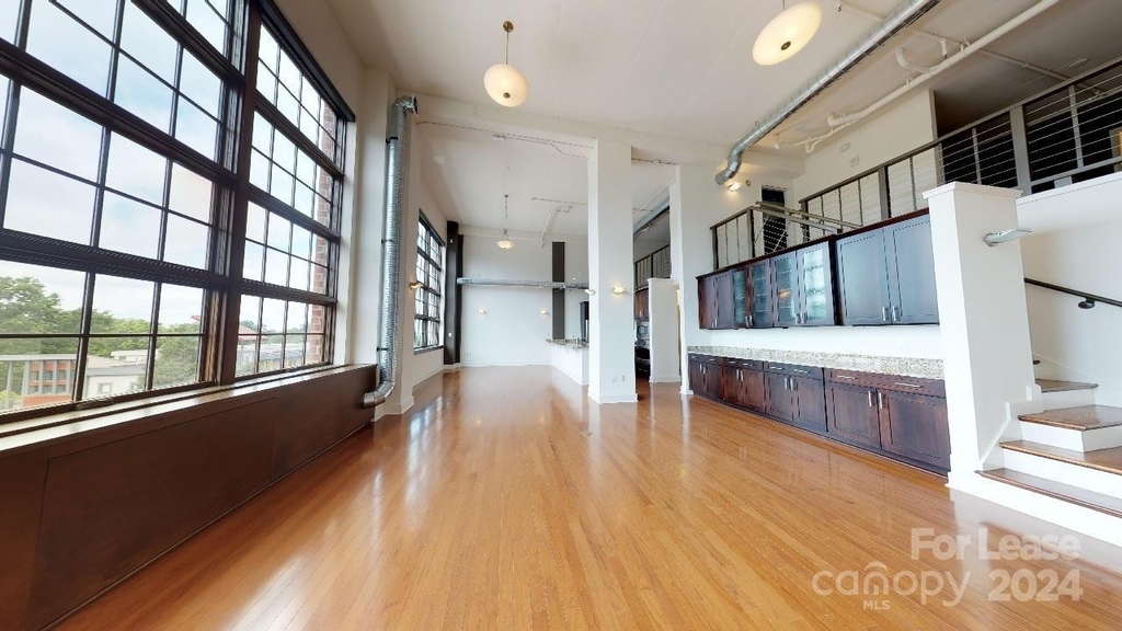 715 Graham Street - Photo 2