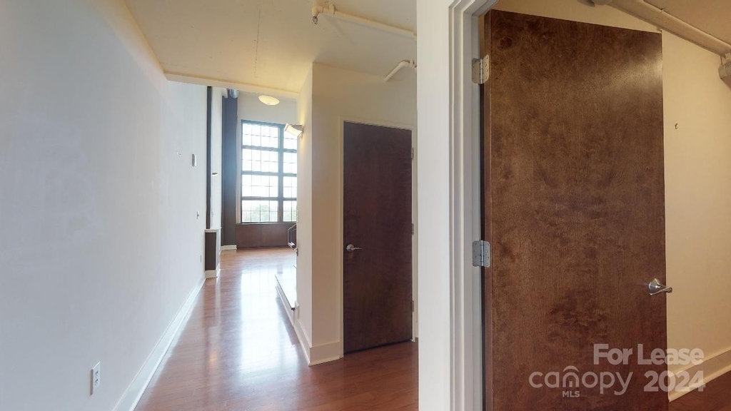 715 Graham Street - Photo 14