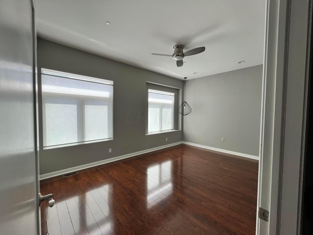 28 W Poplar Avenue - Photo 11