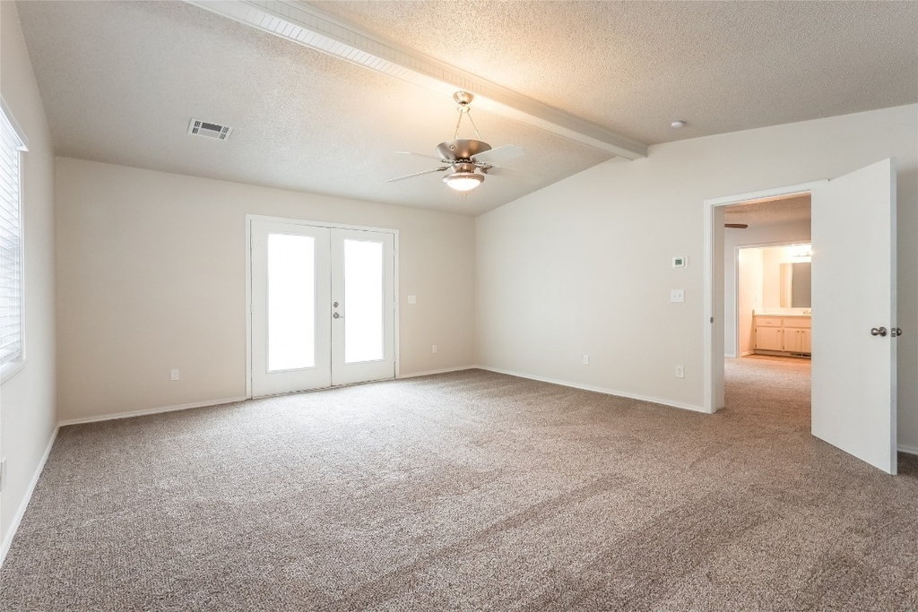 3104 Greenwood Court - Photo 6