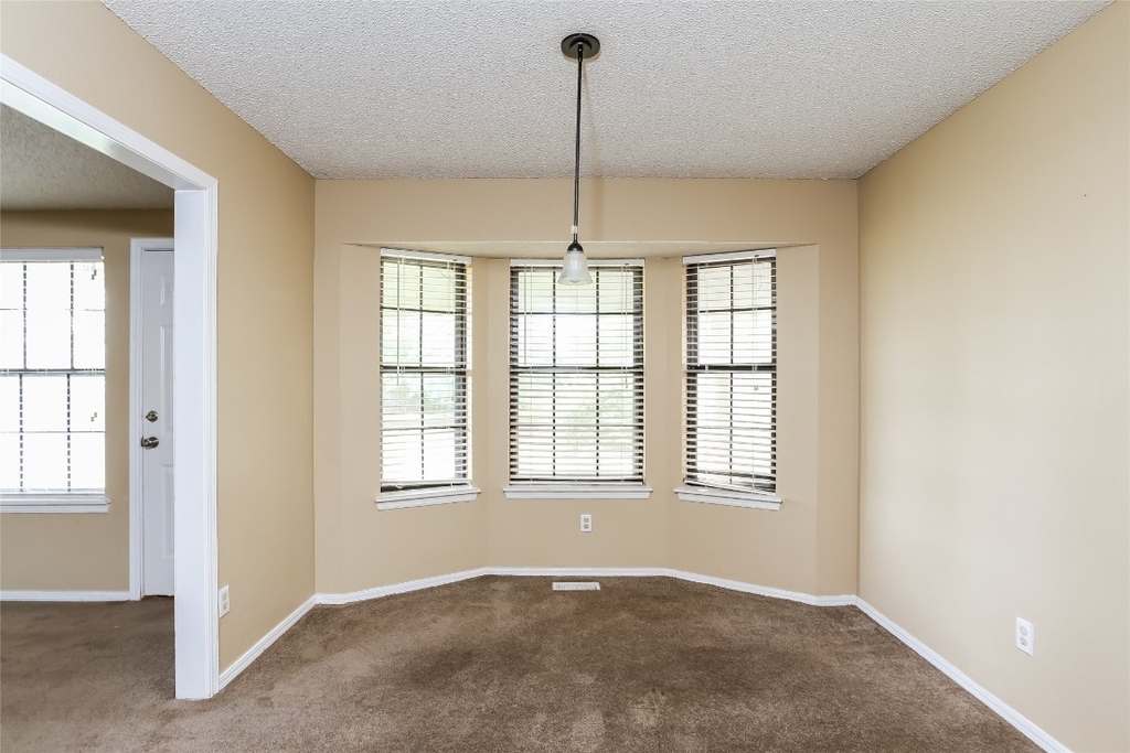 1728 Crest Circle - Photo 3