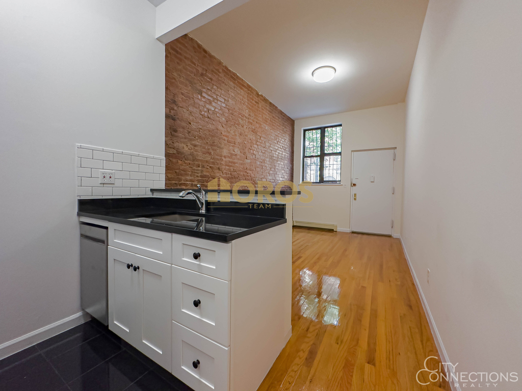 200 East 7th Street - Photo 2