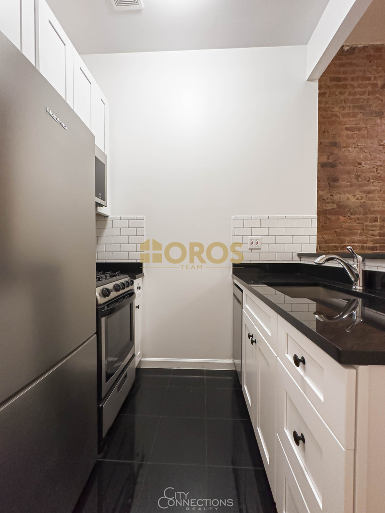 200 East 7th Street - Photo 3