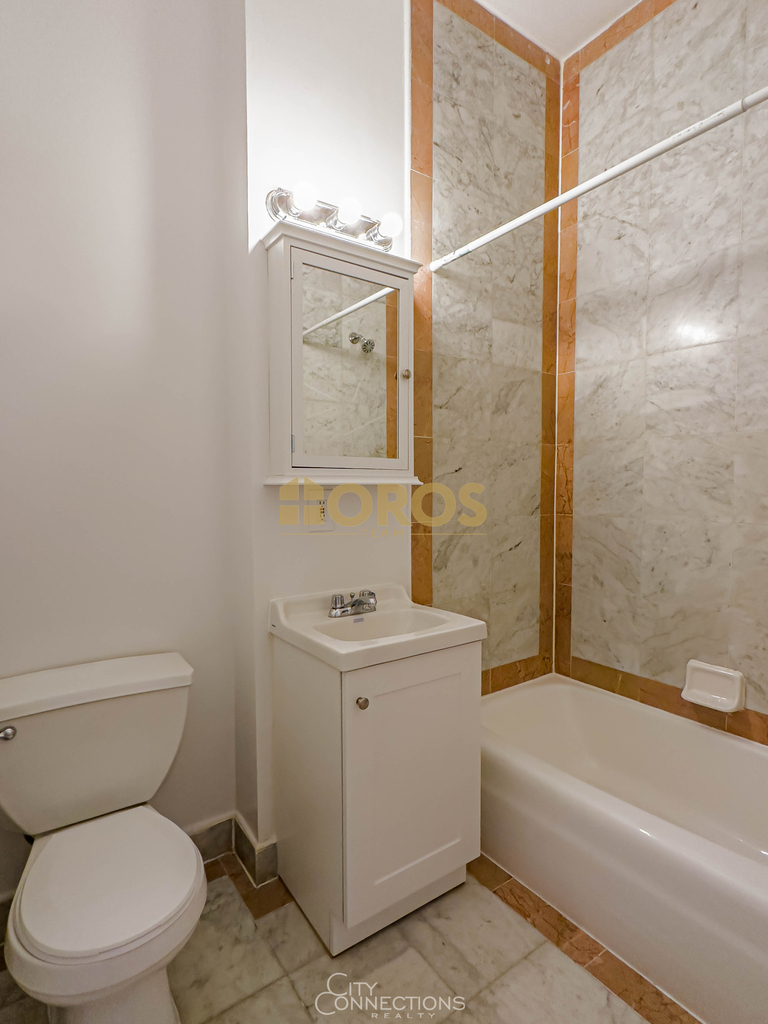 200 East 7th Street - Photo 6
