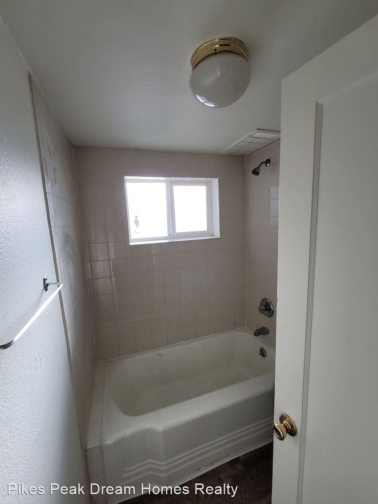 2503 Glen View Avenue B (lower) - Photo 8