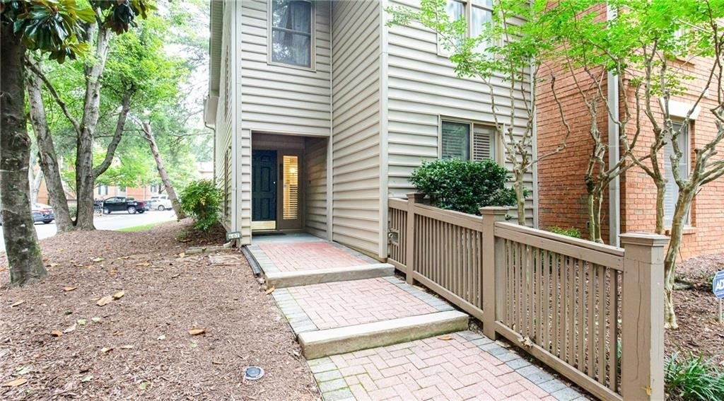 607 Garden Court - Photo 4