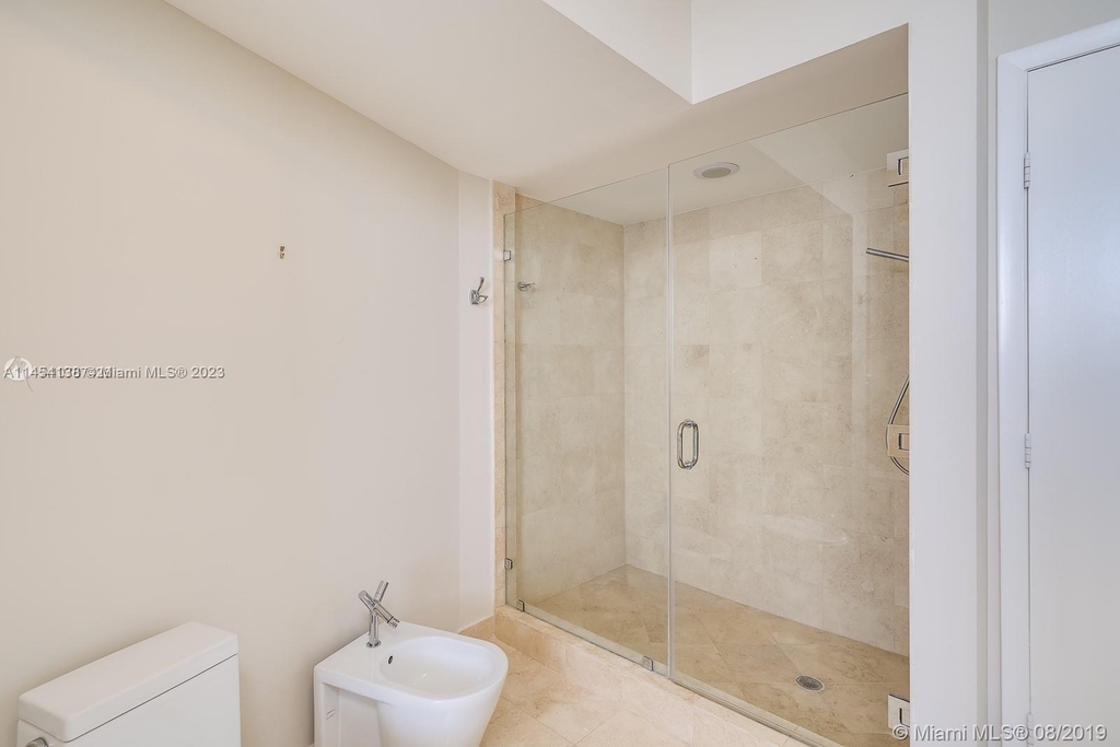 17201 Collins Ave - Photo 14