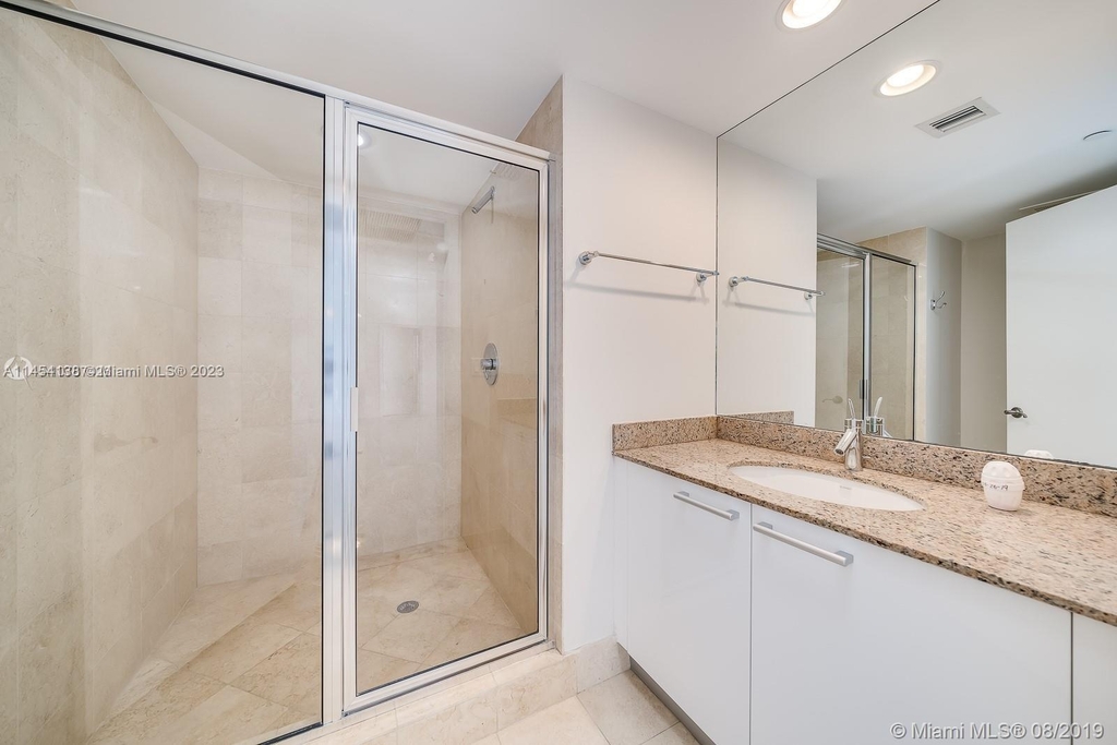 17201 Collins Ave - Photo 11