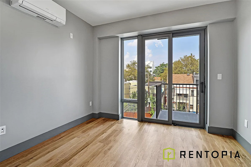 183 Ainslie Street - Photo 2