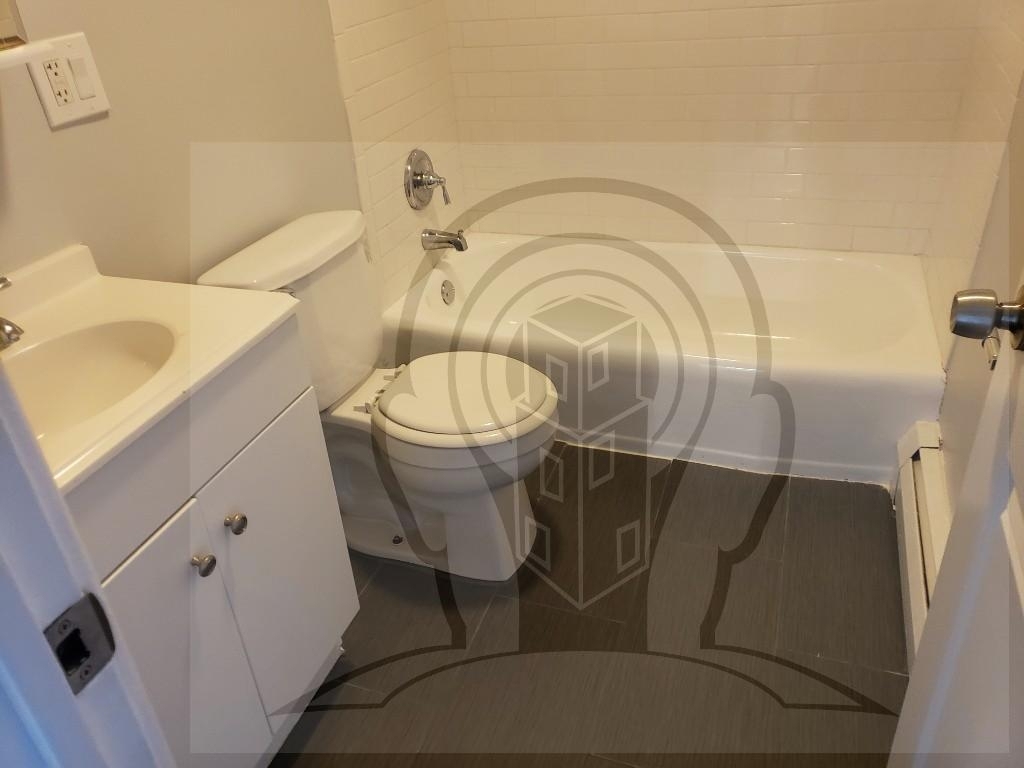 6826 N Ridge Blvd - Photo 3