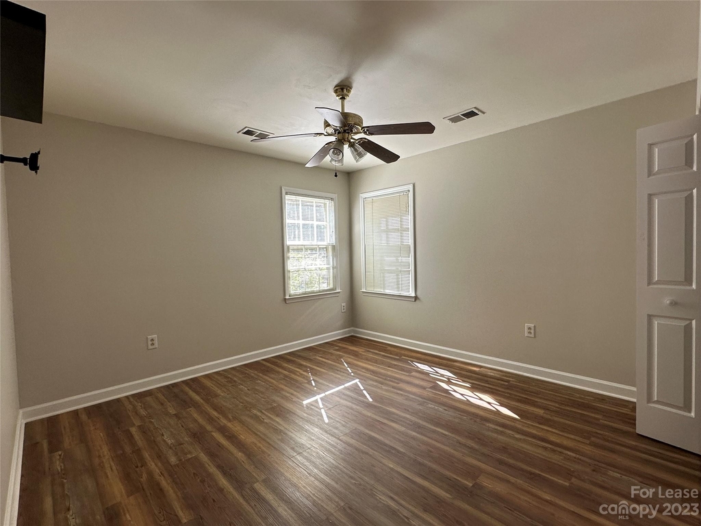 1422 Sycamore Knoll Court - Photo 10