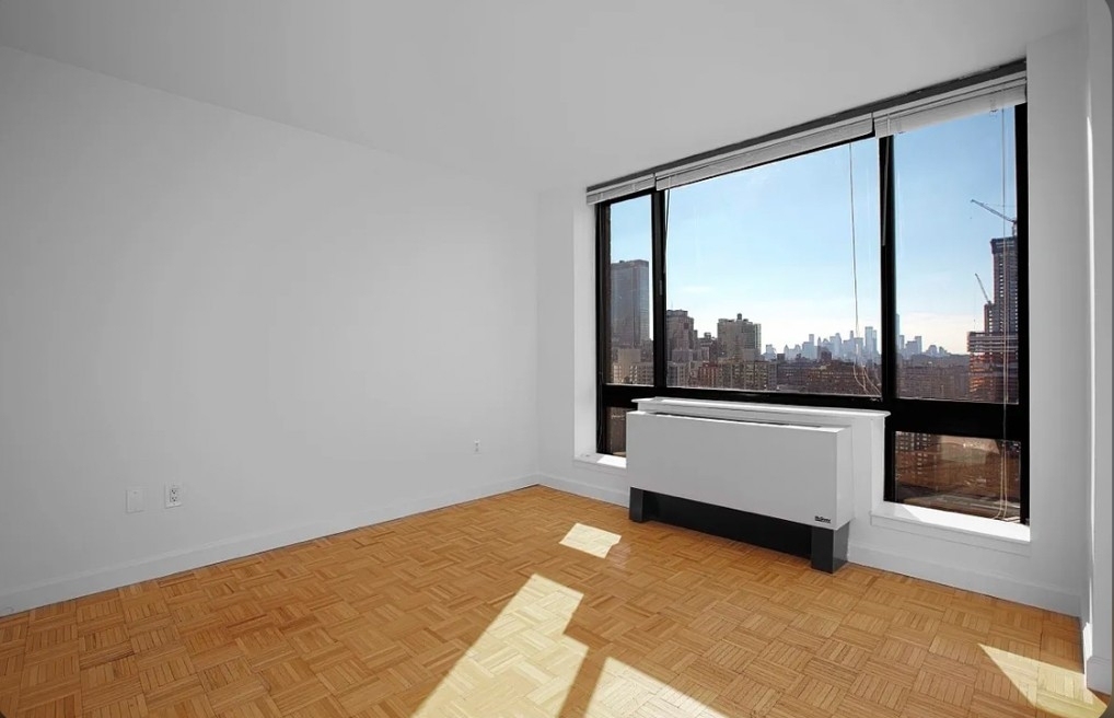 West 42nd Street - Photo 3