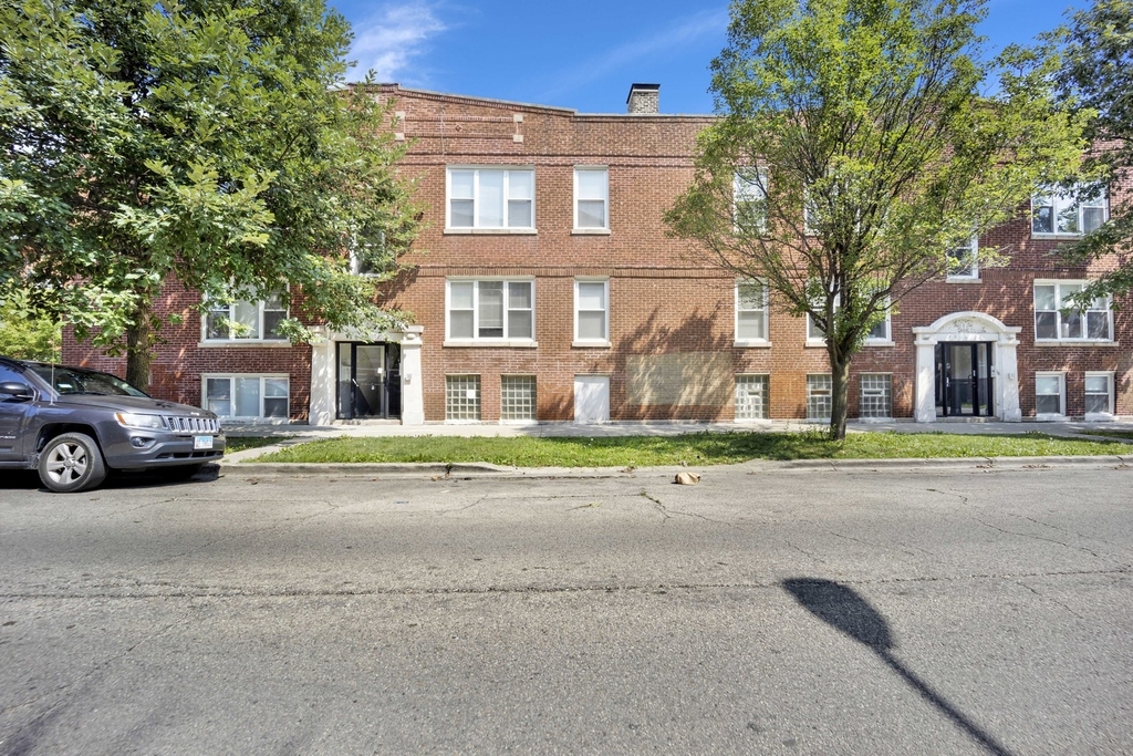 3916 W Altgeld Street - Photo 0