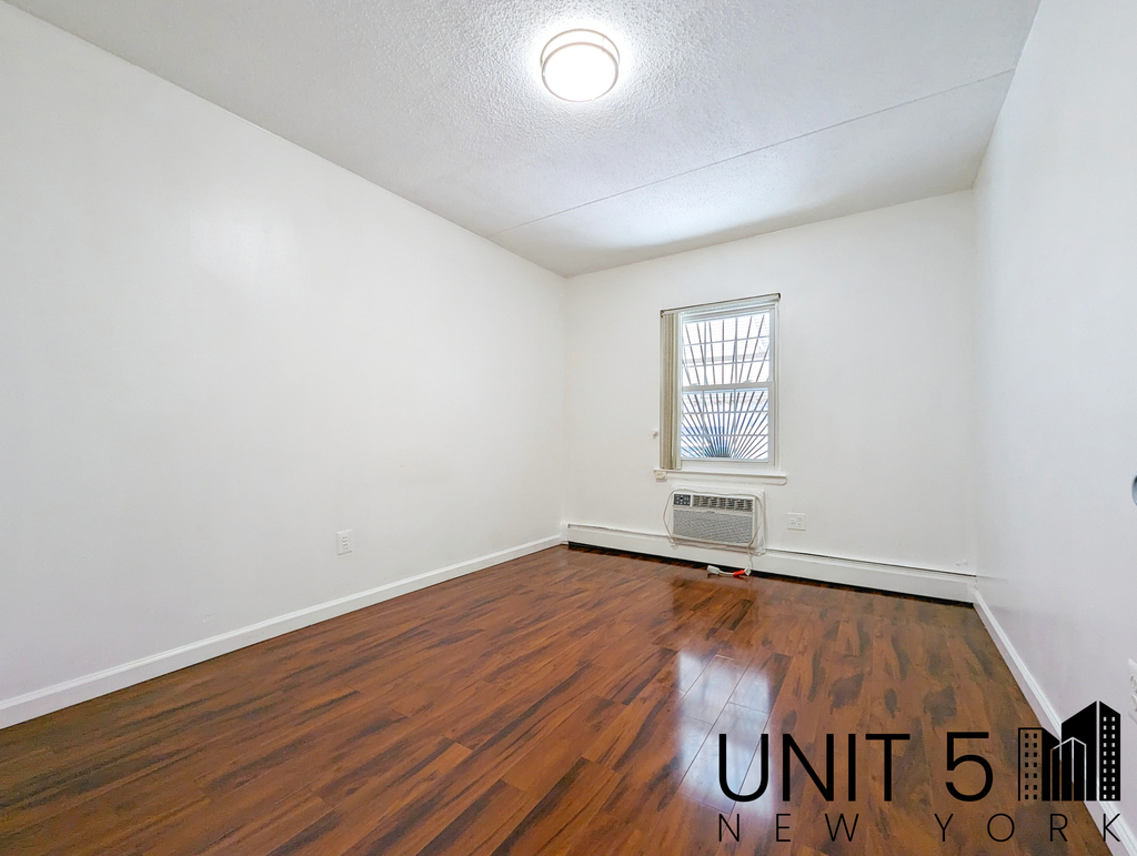 1014 Willoughby Avenue - Photo 5