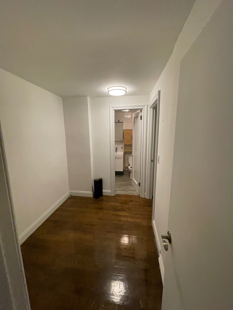 240 East 82nd Street - Photo 4