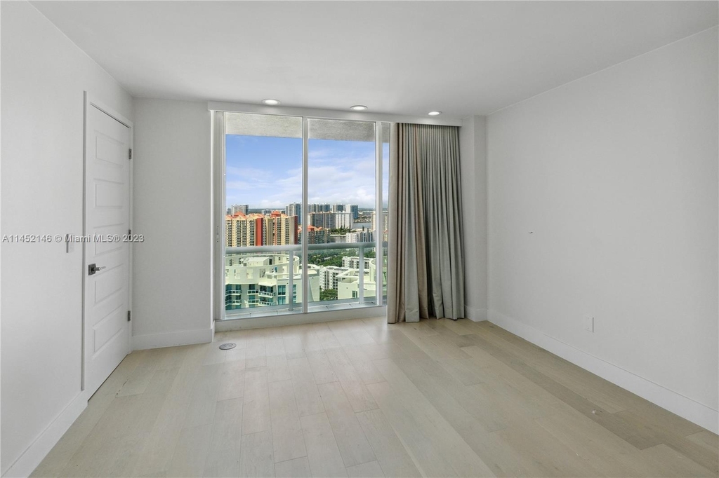 16400 Collins Ave - Photo 18