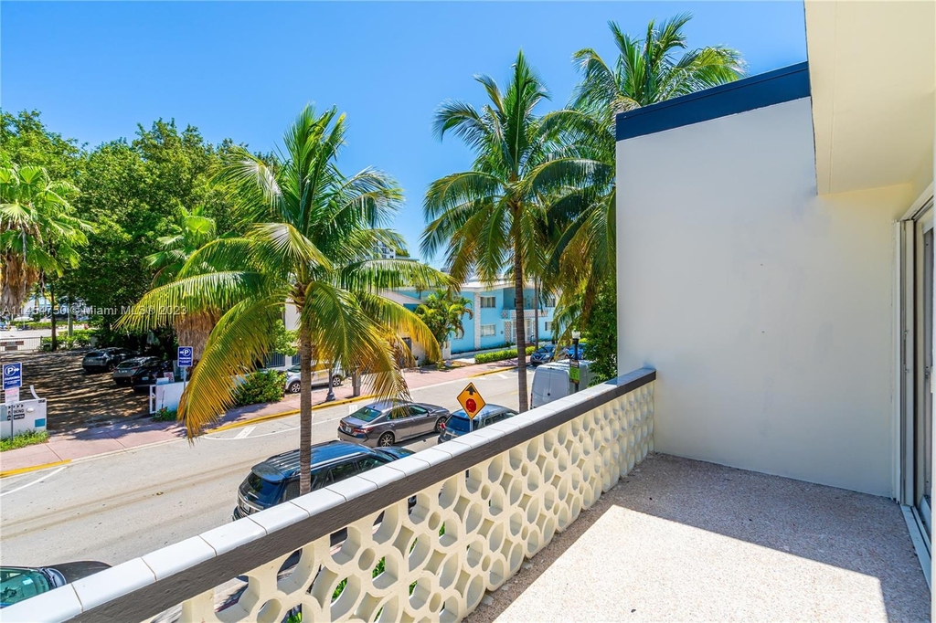 428 Collins Ave - Photo 40