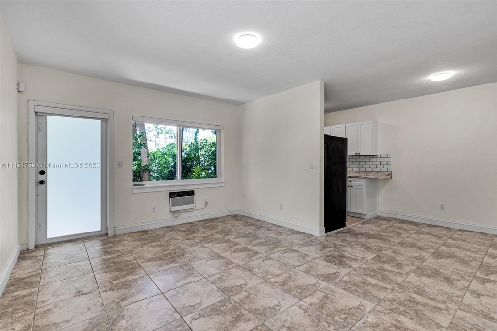 428 Collins Ave - Photo 23