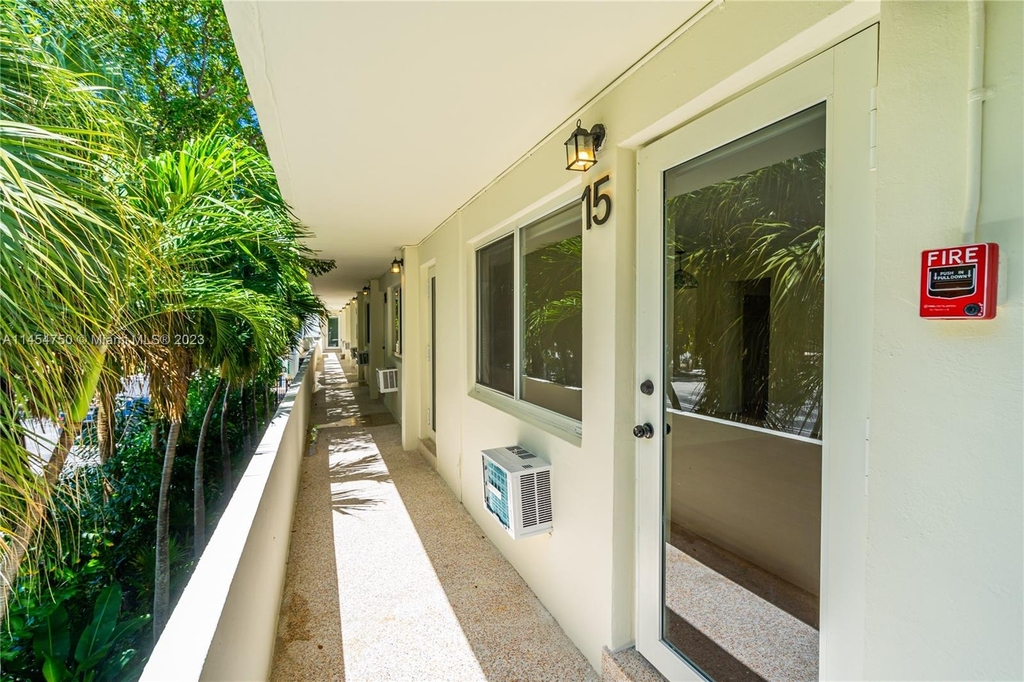 428 Collins Ave - Photo 38