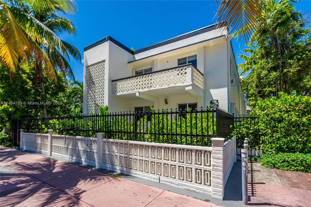 428 Collins Ave - Photo 29