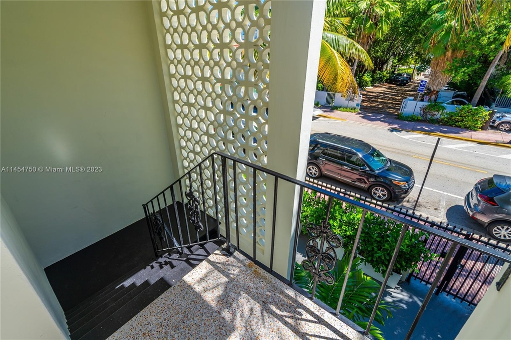 428 Collins Ave - Photo 37