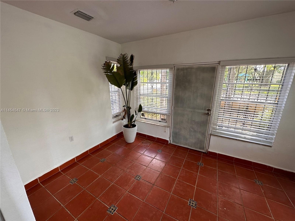 591 Nw 49 St - Photo 7