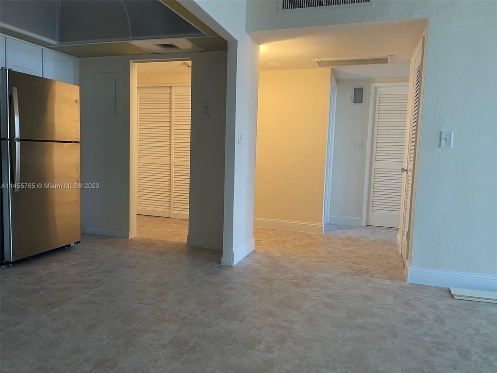 19380 Collins Ave - Photo 6