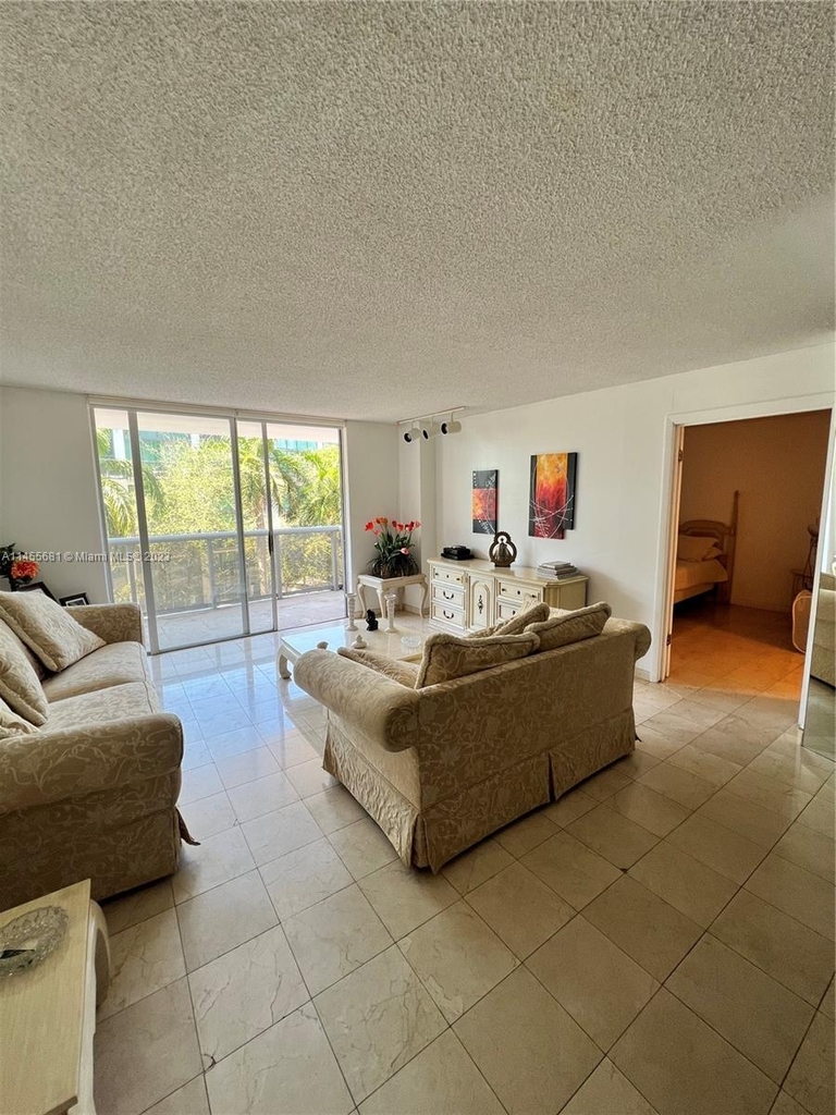 6039 Collins Ave - Photo 22