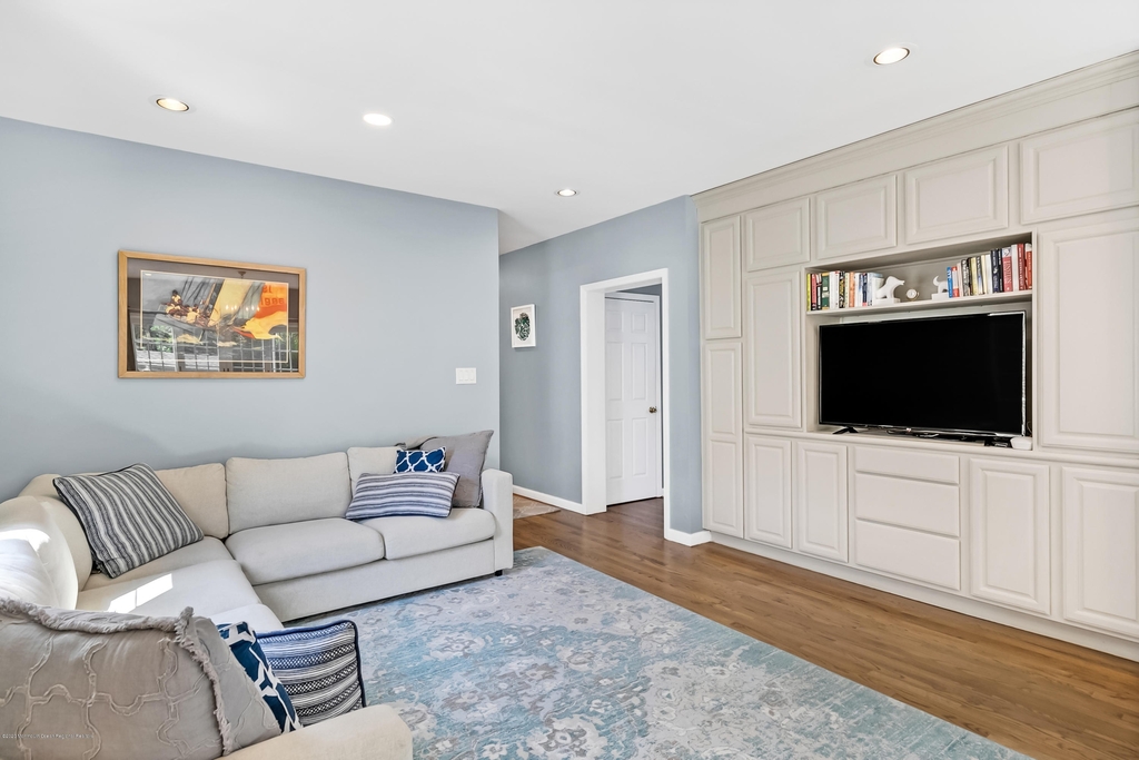 405 Salem Avenue - Photo 14