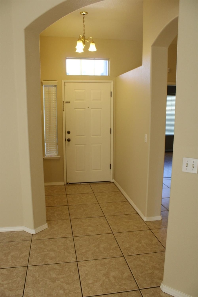 5654 N Violet Avenue - Photo 2