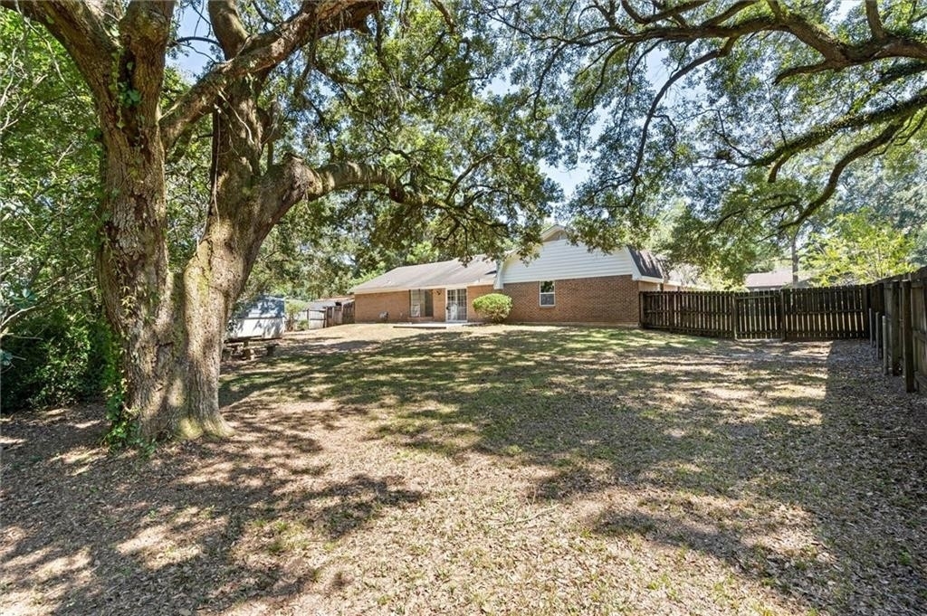 1628 Longwood Court - Photo 17