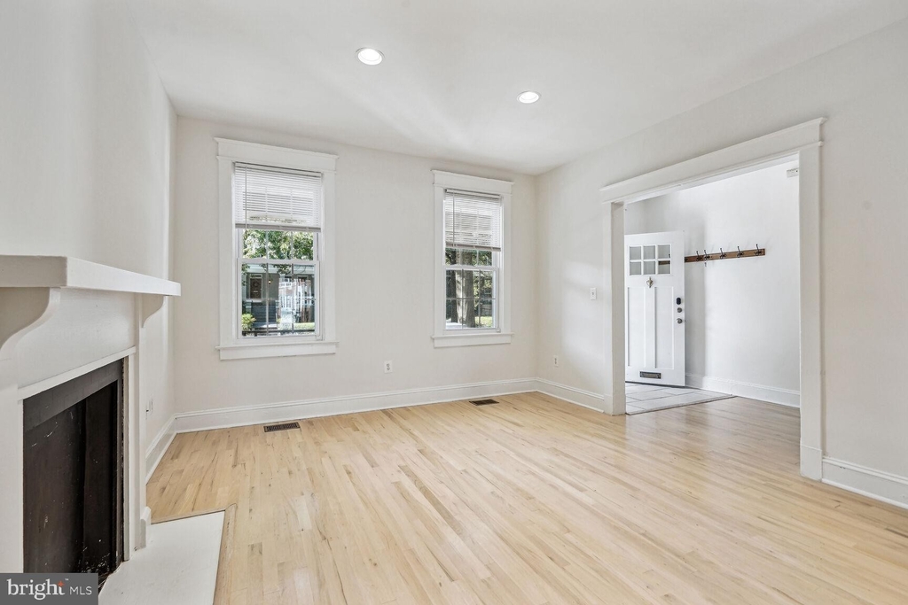 1345 Taylor Street Nw - Photo 3