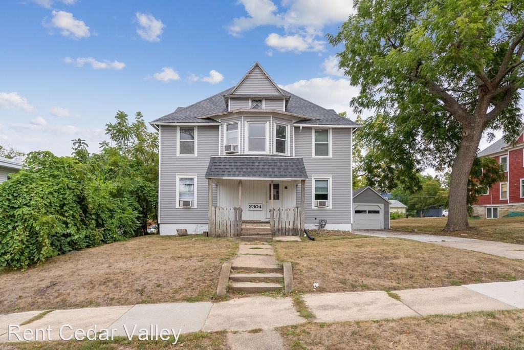 2304 Walnut St - Photo 3