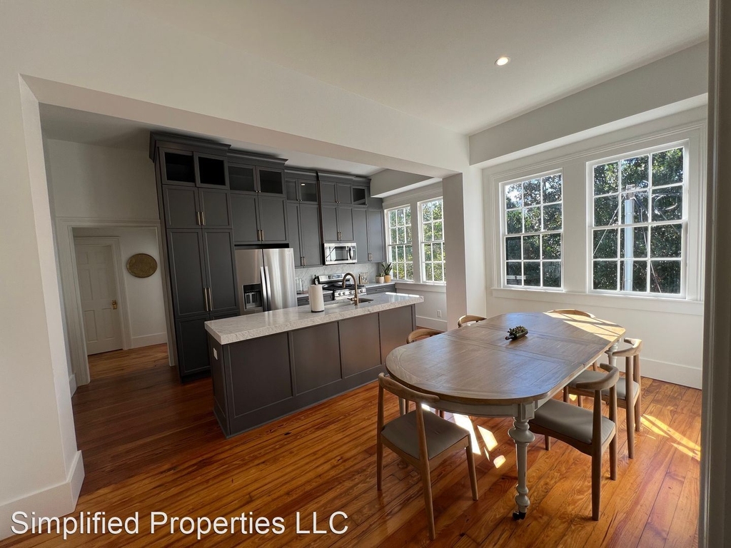 157 Wentworth St - Photo 0