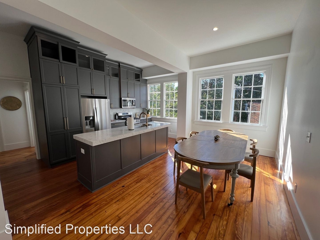 157 Wentworth St - Photo 1