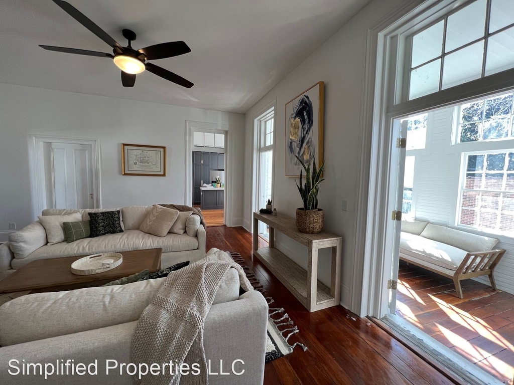 157 Wentworth St - Photo 2