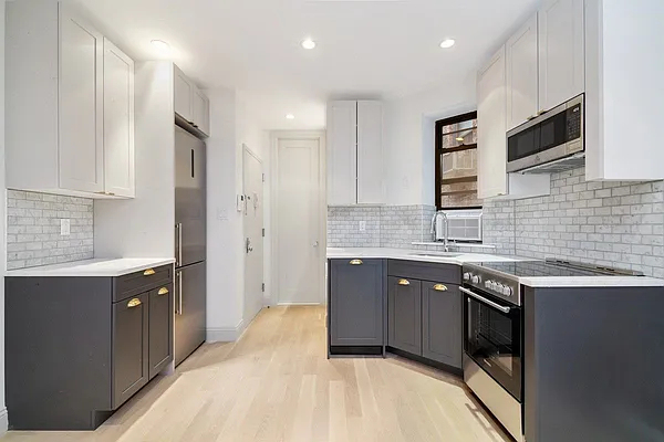 344 East 55th Street - Photo 2